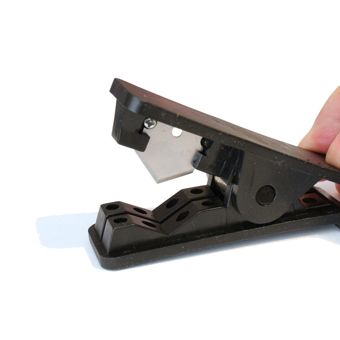 Cutter Tool for Regaliz Leather Cord / black plastic body / spring loaded / replaceable steel blade