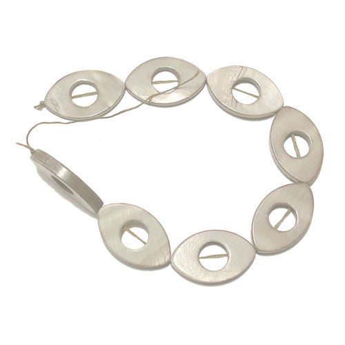 WHITE Oval Shell Beads / 25 x 15mm / glossy finish / river shell with flat oval shape / 9mm cut-out center